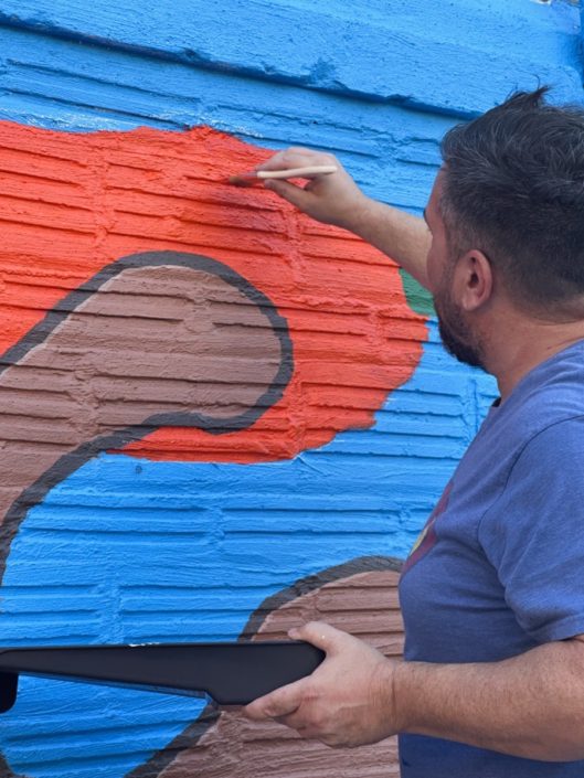 Justin Como as Lead Artist at the Stone Soup American Bistro and Beer Garden Mural Event. Justin Como as Lead Artist at the Stone Soup American Bistro and Beer Garden Mural Event.