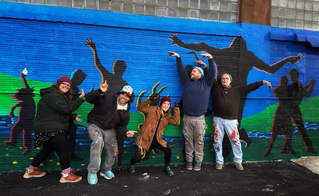 Justin Como as Lead Artist at the Stone Soup American Bistro and Beer Garden Mural Event. Justin Como as Lead Artist at the Stone Soup American Bistro and Beer Garden Mural Event.